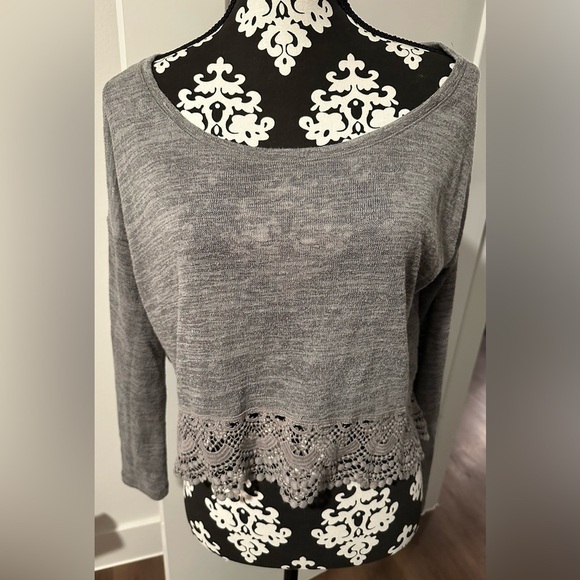 ABERCROMBIE & FITCH Long Sleeve Lace Trim High Low Top Small - Picture 2 of 12